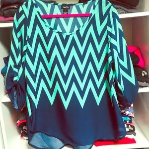Rue 21 Flowy Blue & Green Chevron Shirt Large